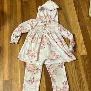 2t Floral hoodie outfit